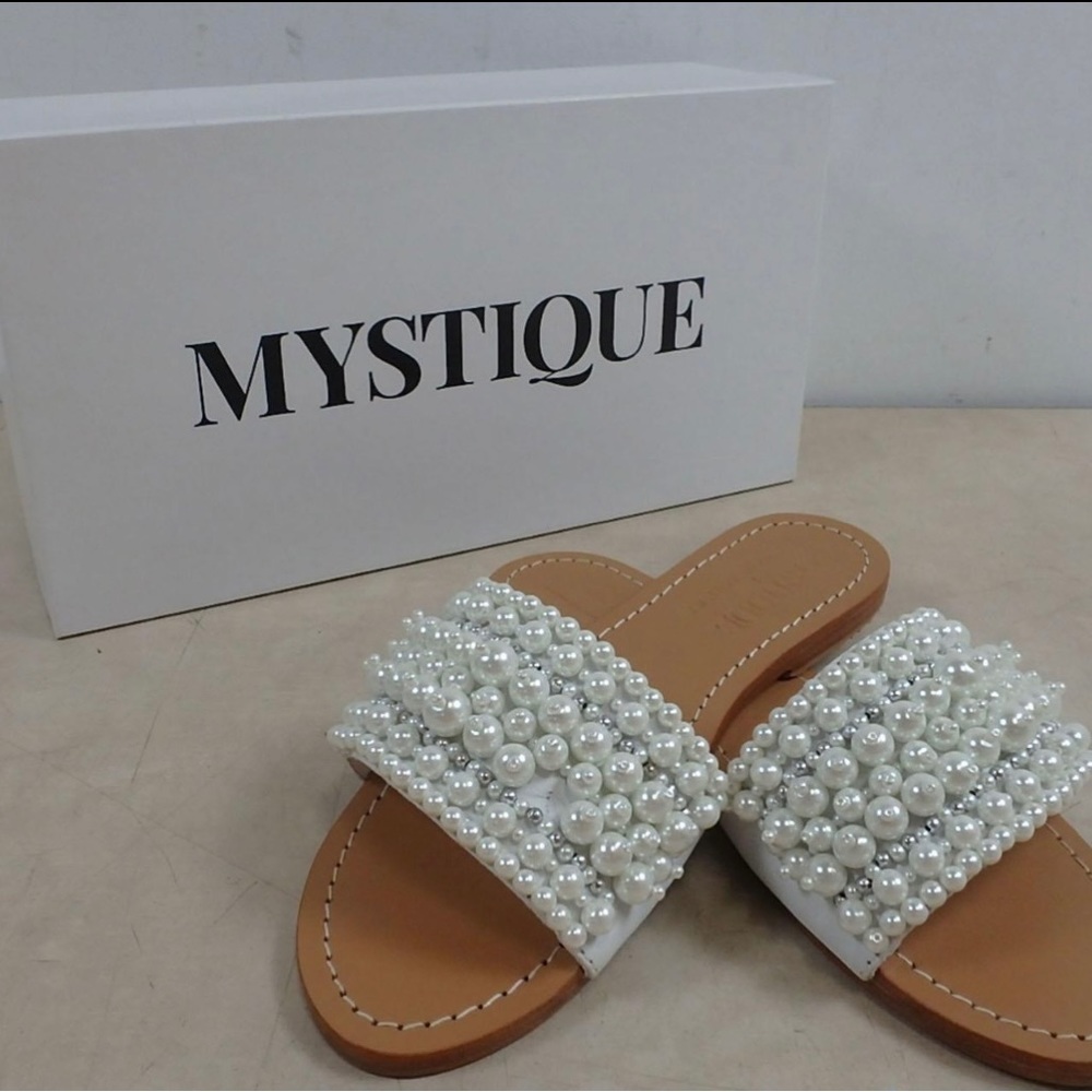 Gently worn Mystique pearl sandals. Missing one pearl- see photos- size 9